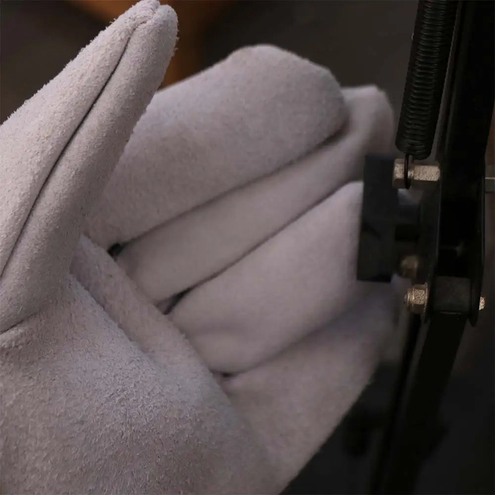 1 Pair Wear-Resistant Welding Gloves Heat Resistant Cut Resistant Protective Gloves Heavy Duty Thickened Gauntlet Gloves